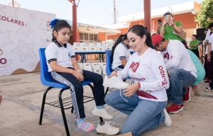 MTRA. CLAUDETH SARRICOLEA ARRANCA LA ENTREGA DE TENIS DEL “PROGRAMA CALZANDO SOÑADORES” 2025 EN ESCUELAS PRIMARIAS DE CHAMPOTÓN